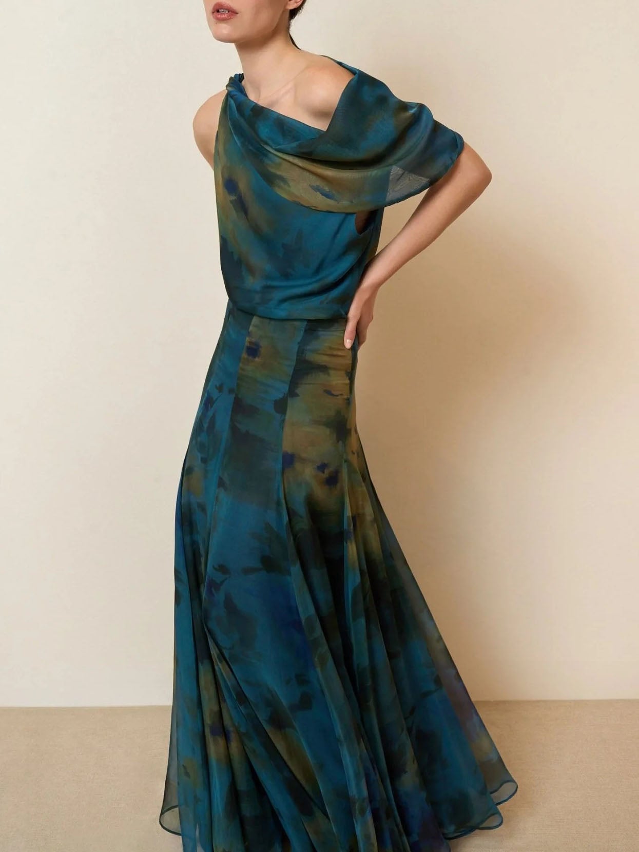 AUREA Top & IONE Skirt & NATI Scarf Three Piece Set