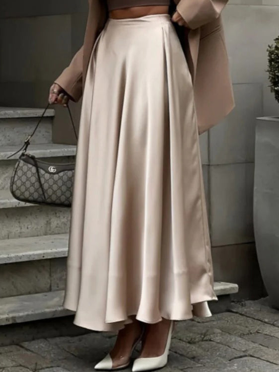 Jupe longue fluide plissée en satin à coupe trapèze