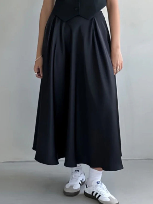 Jupe longue fluide plissée en satin à coupe trapèze