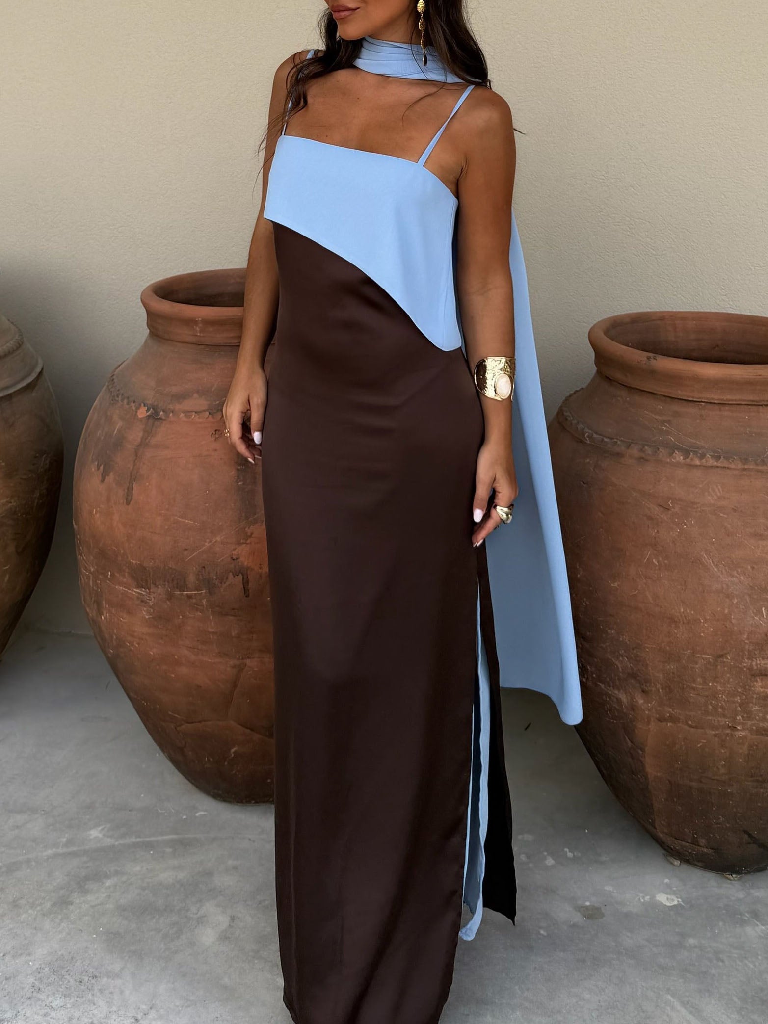 Robe mi-longue à manches lanternes et imprimé graffiti, nouée à la taille